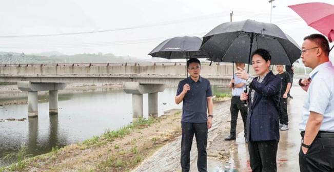 海陽市領導開展社區(qū)“雙報到”和巡河、防汛調研